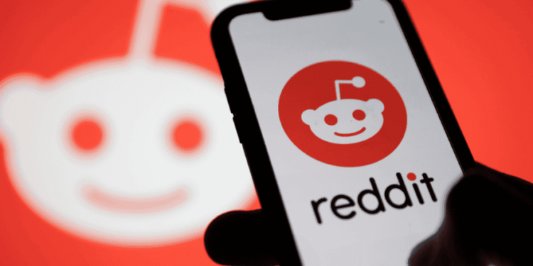 Reddit CEO Escalates Apollo Developer Attack in Dramatic AMA